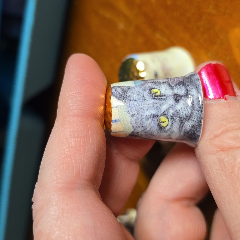 Birchcroft China Great BritainSet of Four Siamese Cat-Themed Thimbles - Picture 4 of 10